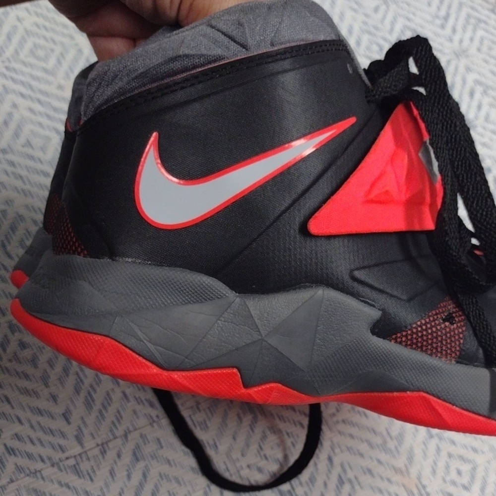 Nike Nike Zoom LeBron Soldier 7basketball shoes in black,bright crimson and grey - Picture 10 of 12